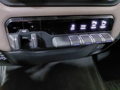 2020 RAM 1500 Laramie Crew Cab 4x4 5'7" Box