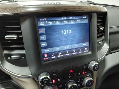 2020 RAM 1500 Laramie Crew Cab 4x4 5'7" Box
