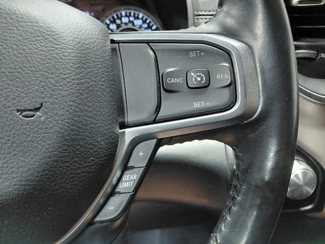 2020 RAM 1500 Laramie Crew Cab 4x4 5'7" Box