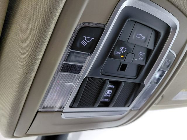 2020 RAM 1500 Laramie Crew Cab 4x4 5'7" Box