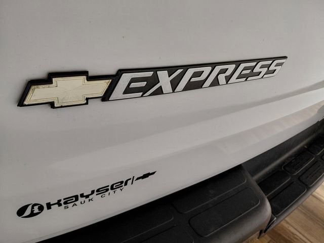 2023 Chevrolet Express Passenger 3500 1LT