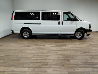 2023 Chevrolet Express Passenger 3500 1LT
