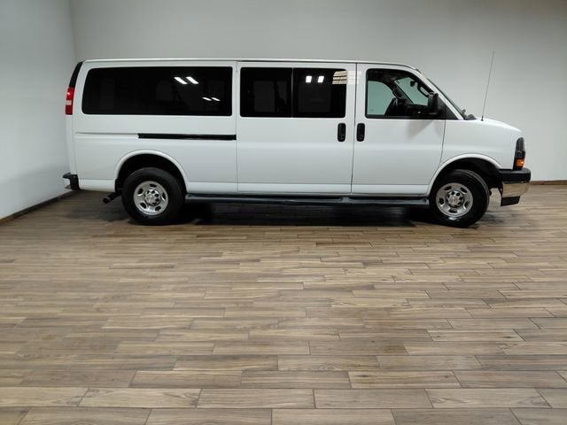 2023 Chevrolet Express Passenger 3500 1LT