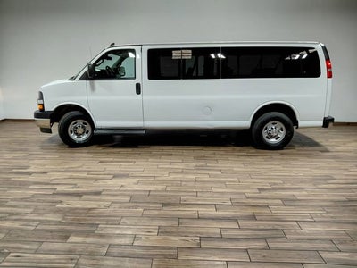 2023 Chevrolet Express Passenger 3500 1LT