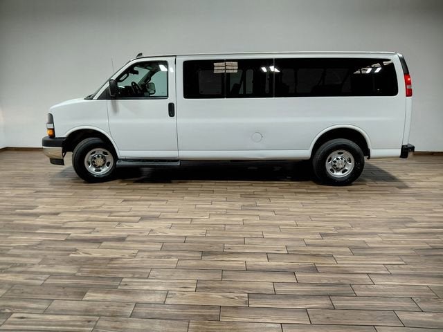 2023 Chevrolet Express Passenger 3500 1LT