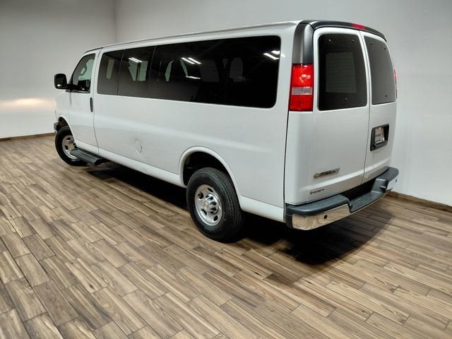 2023 Chevrolet Express Passenger 3500 1LT