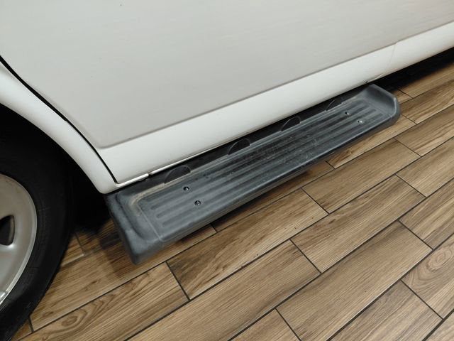2023 Chevrolet Express Passenger 3500 1LT