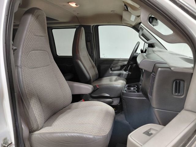 2023 Chevrolet Express Passenger 3500 1LT