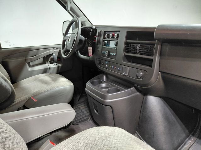 2023 Chevrolet Express Passenger 3500 1LT