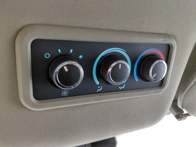 2023 Chevrolet Express Passenger 3500 1LT