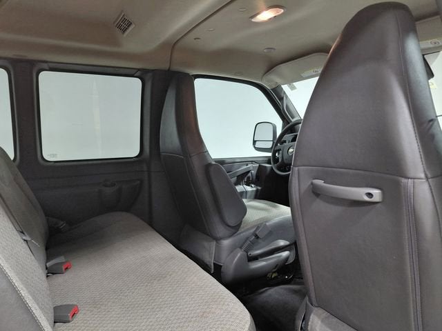 2023 Chevrolet Express Passenger 3500 1LT