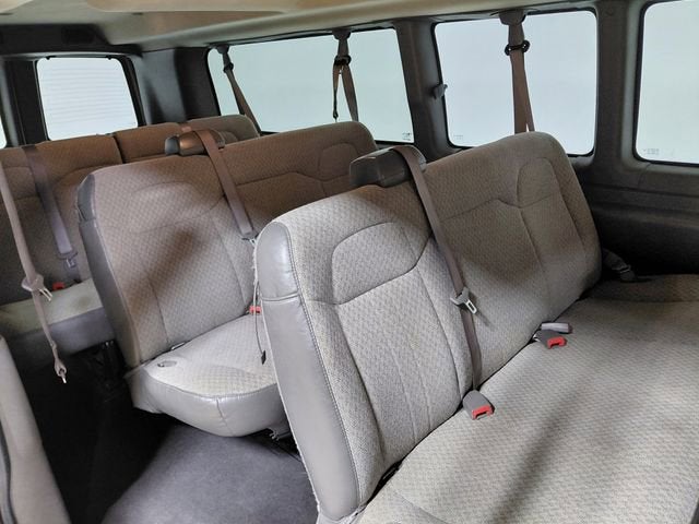 2023 Chevrolet Express Passenger 3500 1LT