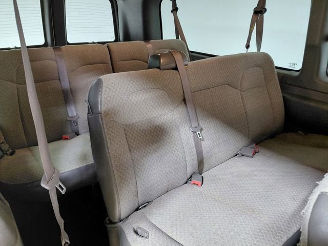 2023 Chevrolet Express Passenger 3500 1LT