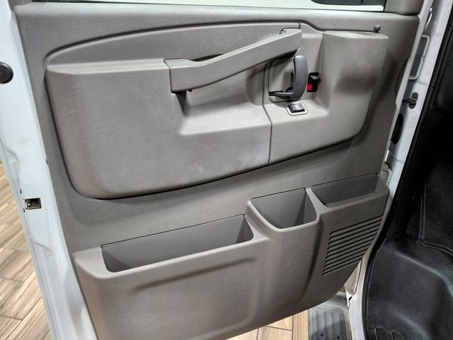 2023 Chevrolet Express Passenger 3500 1LT