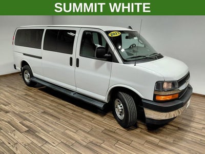 2023 Chevrolet Express Passenger 3500 1LT
