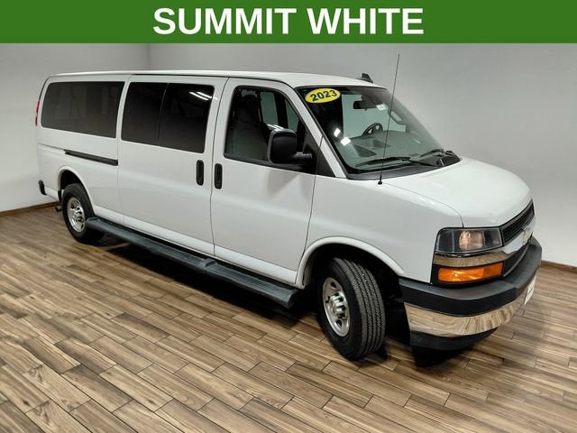 2023 Chevrolet Express Passenger 3500 1LT