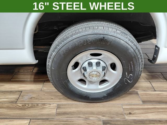2023 Chevrolet Express Passenger 3500 1LT