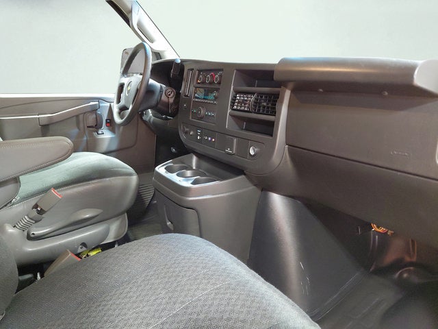 2025 Chevrolet Express Cargo WT