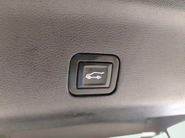 2024 Chevrolet Suburban Z71 - Photo 18