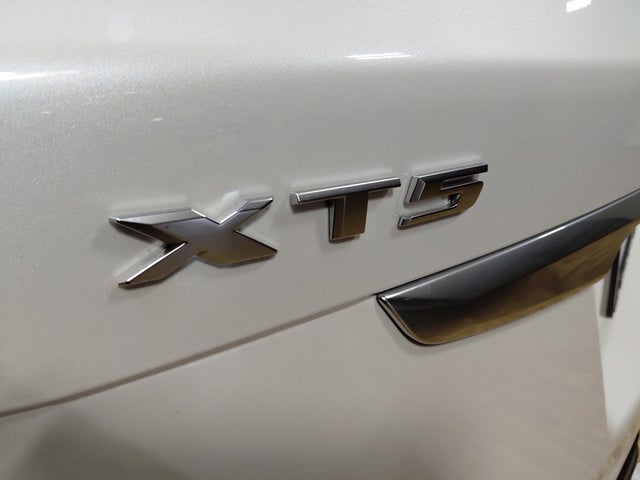 2018 Cadillac XT5 Luxury FWD