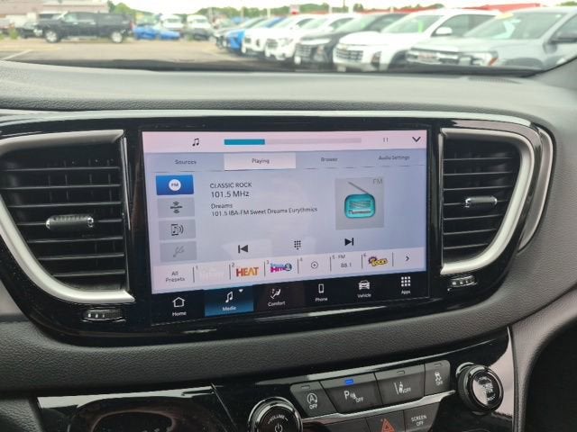 2025 Chrysler Pacifica Select