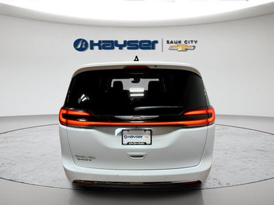2025 Chrysler Pacifica Select