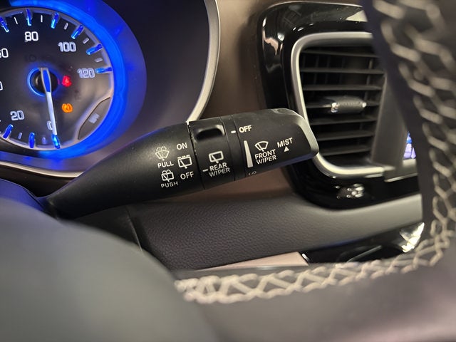 2024 Chrysler Voyager LX