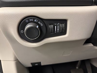 2024 Chrysler Voyager LX