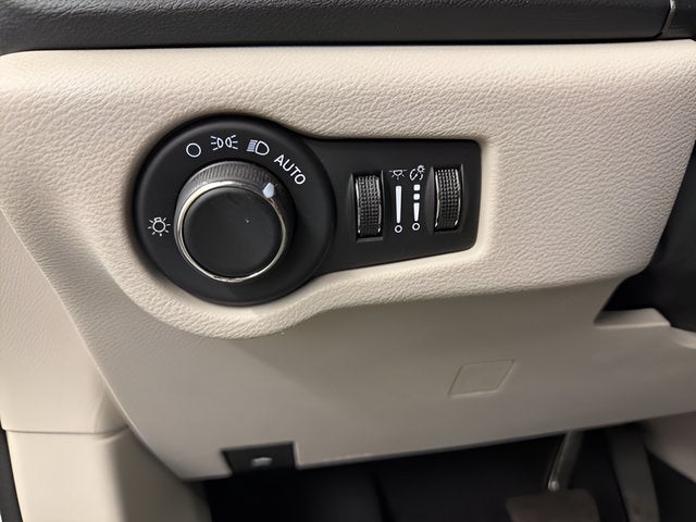 2024 Chrysler Voyager LX