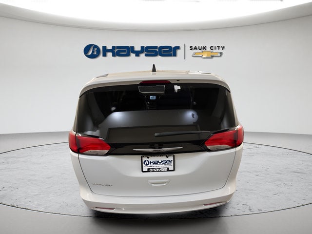 2024 Chrysler Voyager LX