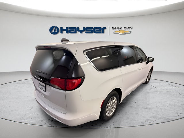 2024 Chrysler Voyager LX
