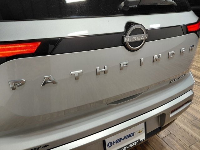 2023 Nissan Pathfinder SL 4WD