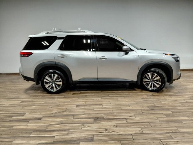 2023 Nissan Pathfinder SL 4WD
