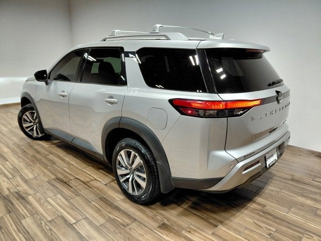 2023 Nissan Pathfinder SL 4WD