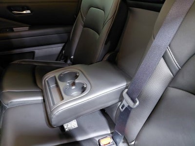 2023 Nissan Pathfinder SL 4WD