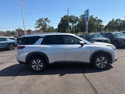 2025 Nissan Pathfinder SL