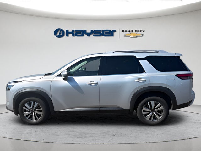 2025 Nissan Pathfinder SL