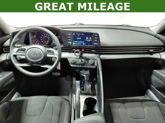 2022 Hyundai Elantra SE