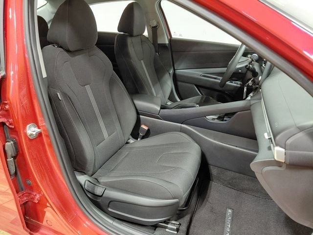 2022 Hyundai Elantra SE