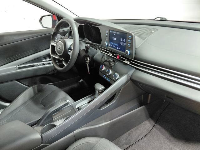 2022 Hyundai Elantra SE