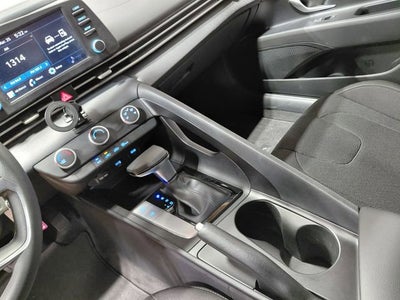 2022 Hyundai Elantra SE