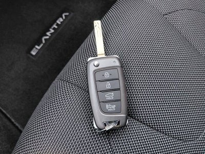 2022 Hyundai Elantra SE