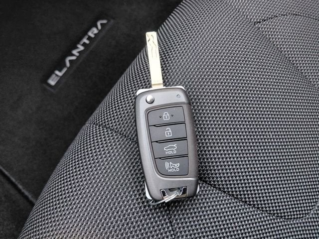 2022 Hyundai Elantra SE