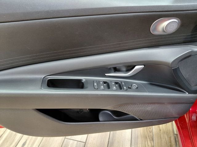 2022 Hyundai Elantra SE